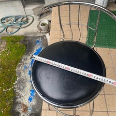 カウンターチェア　椅子　高椅子　黒　ブラック　金属製　背もたれ付き　ハイチェア　の画像