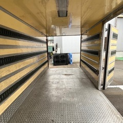 中古保冷車用トラックコンテナ　大型倉庫やバイク収納にの画像