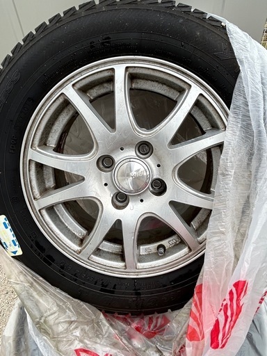 スタッドレスタイヤ　175/65R14