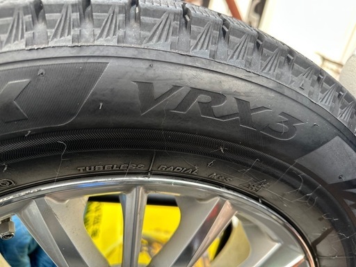 30系プリウススタッドレスタイヤブリザックVRX3