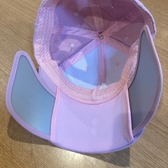 ピンク サンバイザー付きキャップ の画像
