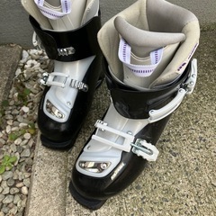スキー板、ストック、ブーツ3点セットの画像