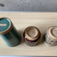 湯呑み2個とMdduのコップ1個の画像