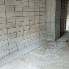 １階事務所・店舗・倉庫出ました！前面に無料駐車スペース、出入口表...