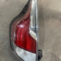 アクアNHP10中期左テールランプ