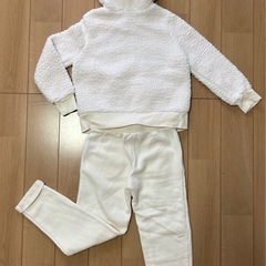 海外服　未使用　女の子　もこもこパーカー&スウェットパンツセット　110cmの画像