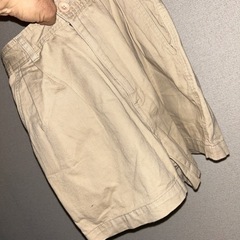 ベージュの短めのズボン差し上げます。
