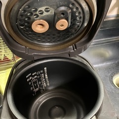 締め切ります！中古　使えます⭐️炊飯器5.5合とフライパンの画像