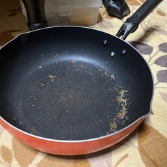 締め切ります！中古　使えます⭐️炊飯器5.5合とフライパンの画像