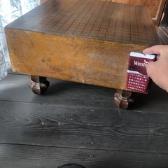 足つき碁盤と碁石
の画像