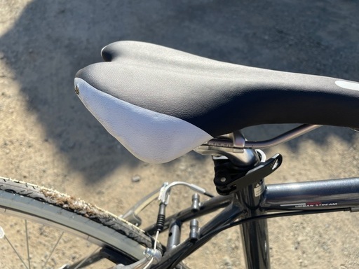クロスバイク　自転車　定価6万数千円　お値段交渉可能　ご近所のみ3回しか使用していません。