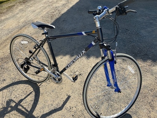 クロスバイク　自転車　定価6万数千円　お値段交渉可能　ご近所のみ3回しか使用していません。