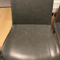 グレーの椅子4脚です。の画像