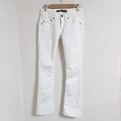 ヤヌーク 美品 ブーツカットデニムパンツ 白色 VISIONAR...