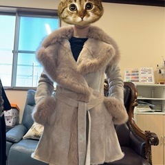 新品
ベージュ毛皮コート