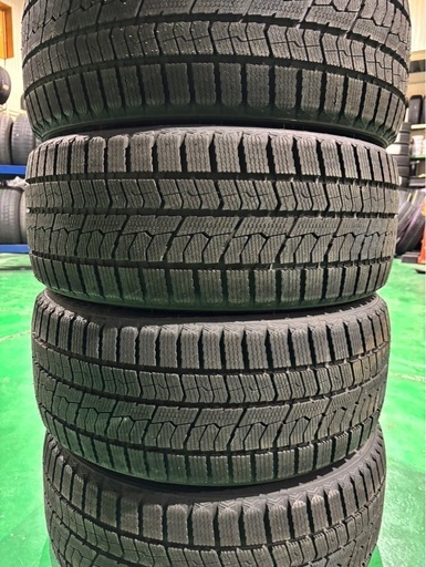 スタッドレスタイヤ 18インチ 2021年製