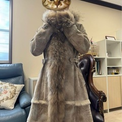 新品の
ベージュ毛皮コート