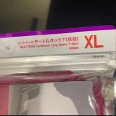 UNIQLOヒートテックＴ　タートルネック　赤紫の画像