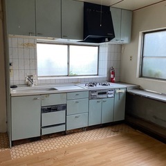 【初期費用10万円以下で温泉付きの一軒家がなんと入居可能】亀川中央戸建　亀川駅徒歩5分　別府駅までバスで一本　4DK ペット可　外国人　法人　御家族　お友達同士　生活保護可能 - 不動産