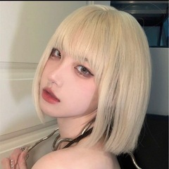 金髪 ショートウィッグ  クリスマス　忘年会　ブロンド ネット付き コスプレ フルウィッグ 人気 の画像