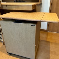 12月14.15受け渡しで30000円‼️にお値下げします‼️
カリモク　学習デスクの画像