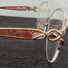  婦人用高級メガネの画像