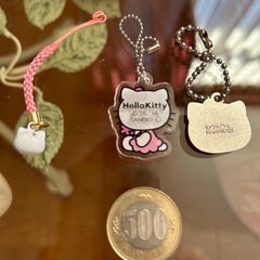 チャーム・キーホルダー　ハローキティ　サンリオ　3個セット　白は鈴(剥がれ有り)の画像