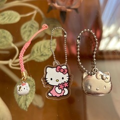 チャーム・キーホルダー　ハローキティ　サンリオ　3個セット　白は...