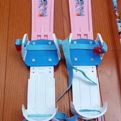 幼児用のスキーの画像