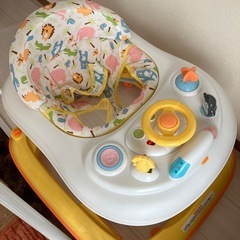 歩行器　赤ちゃん　ベビー　