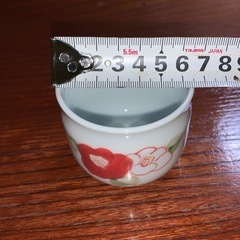 椿柄の可愛い♥️湯呑み　25個あります ¥100/個の画像