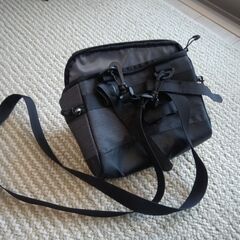 【都区内手渡し可能】SAHOO ハンドルバッグ 111459-SA 2L 自転車 フロントバッグ バッグ トップチューブ 防水 グレー ハンドルバーバッグ サイクルバッグ フレームバッグ カゴ かご 自転車 バッグ かばん 鞄 小物入れ 前 ROSWHEEL ロスホイール ミニベロ 折りたたみ自転車 ママチャリ サフーの画像