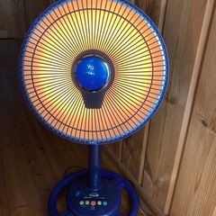 ハロゲンヒーター　電気ストーブ　暖房器具