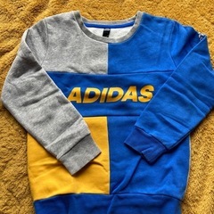 adidasトレーナー130サイズ の画像