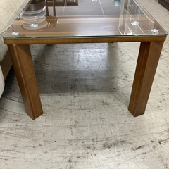 O2412-462 ドンキホーテ ガラスコレクションテーブル BR キズ・汚れあり 中古の画像