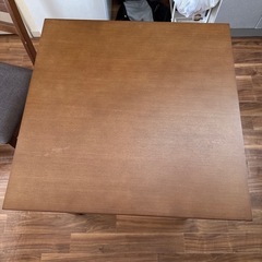 2人用ダイニングテーブルセットの画像