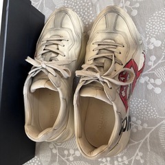 GUCCI スニーカー　リップ