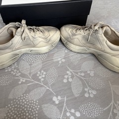 GUCCI スニーカー　リップ
