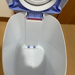 プーさん歩行器、オムツ用ゴミ箱の画像