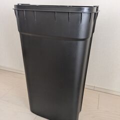 【お値下げ（3,000円→2,000円）】ニトリ　ペダルペール バゲット WH(30L)の画像