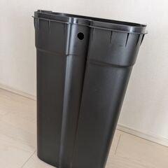 【お値下げ（3,000円→2,000円）】ニトリ　ペダルペール バゲット WH(30L)の画像