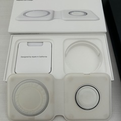 Apple Watch SE Nike(第一世代)フルセット＋ベージュバンド＋MagSafeデュアル充電器の画像