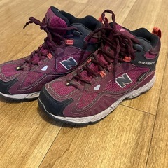 トレッキングシューズ　登山靴の画像