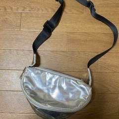 ウエストバッグ　シルバー
