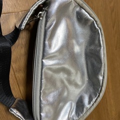 ウエストバッグ　シルバーの画像