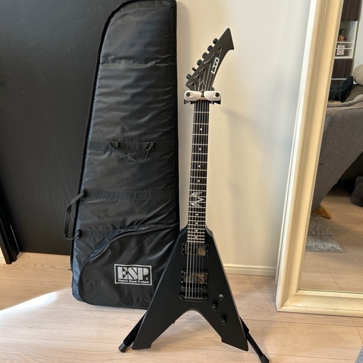 ESP LTD Viper ブラック エレキギター メタリカモデル 516649000001000-02-2000x2000.jpg