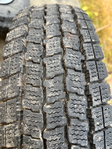 軽トラに145R12LT スタッドレス　溝あり