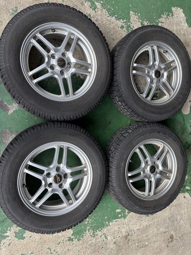 プリウス用スタッドレスタイヤ オートソック付き