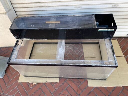 中古アクリル水槽1120×600×450　水漏れあり。引き取り限定。