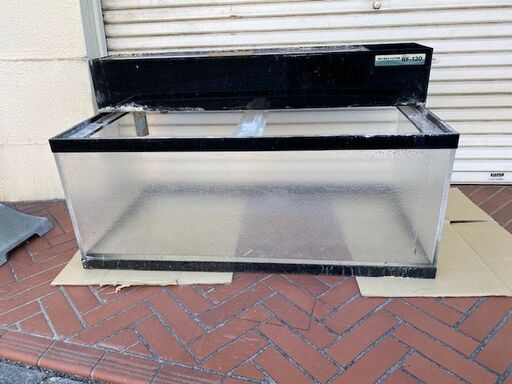 中古アクリル水槽1120×600×450　水漏れあり。引き取り限定。